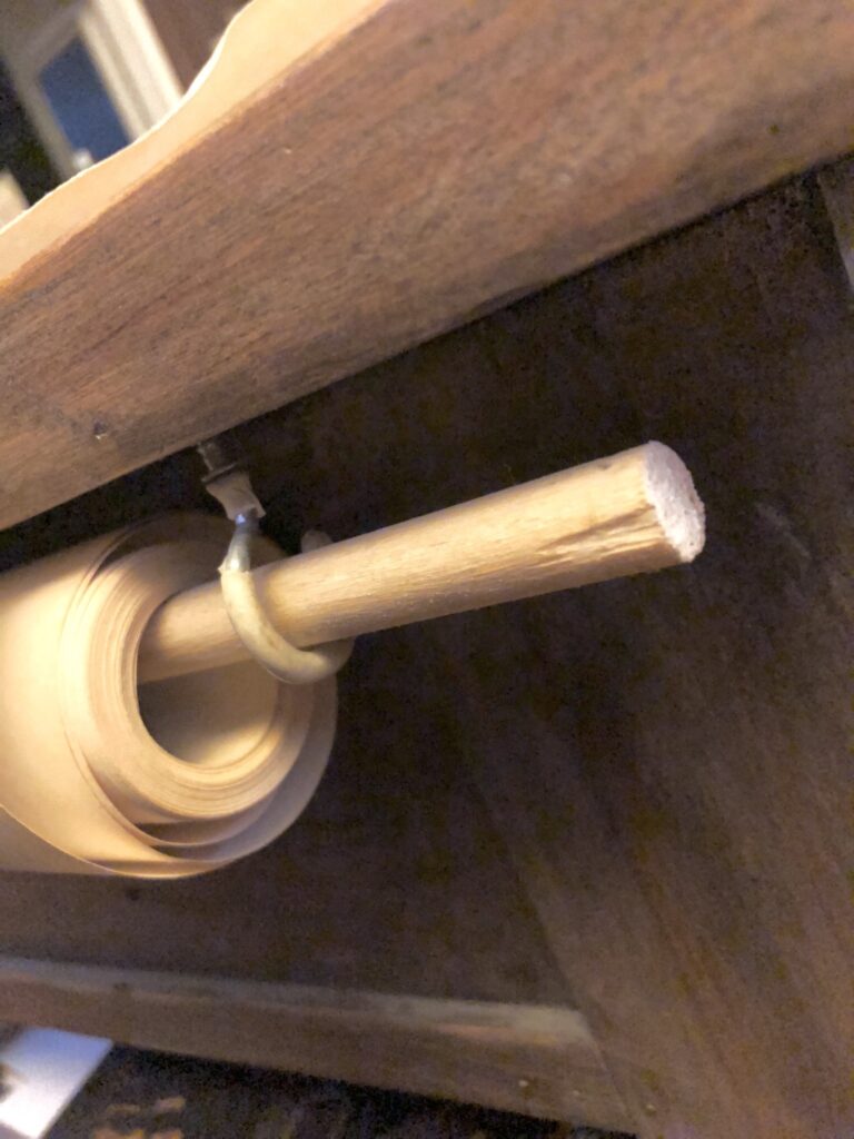 attach a paper roll to DIY art table